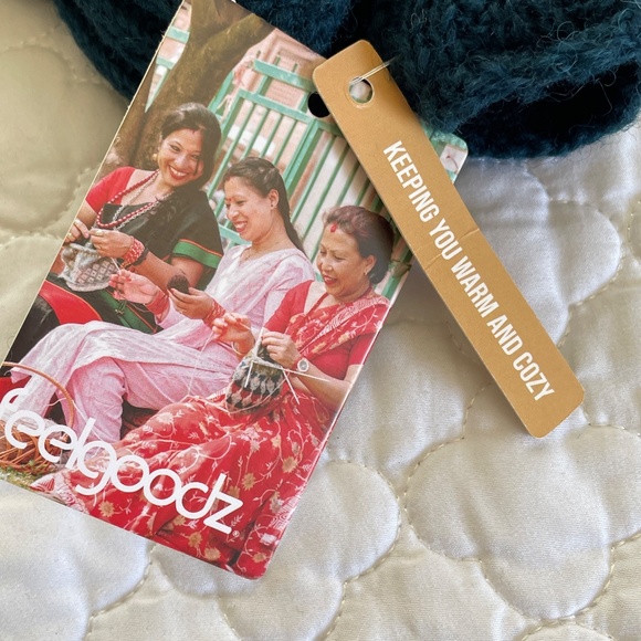 feelgoodz artisan project hand-knitted Half Mittens - Picture 2 of 5